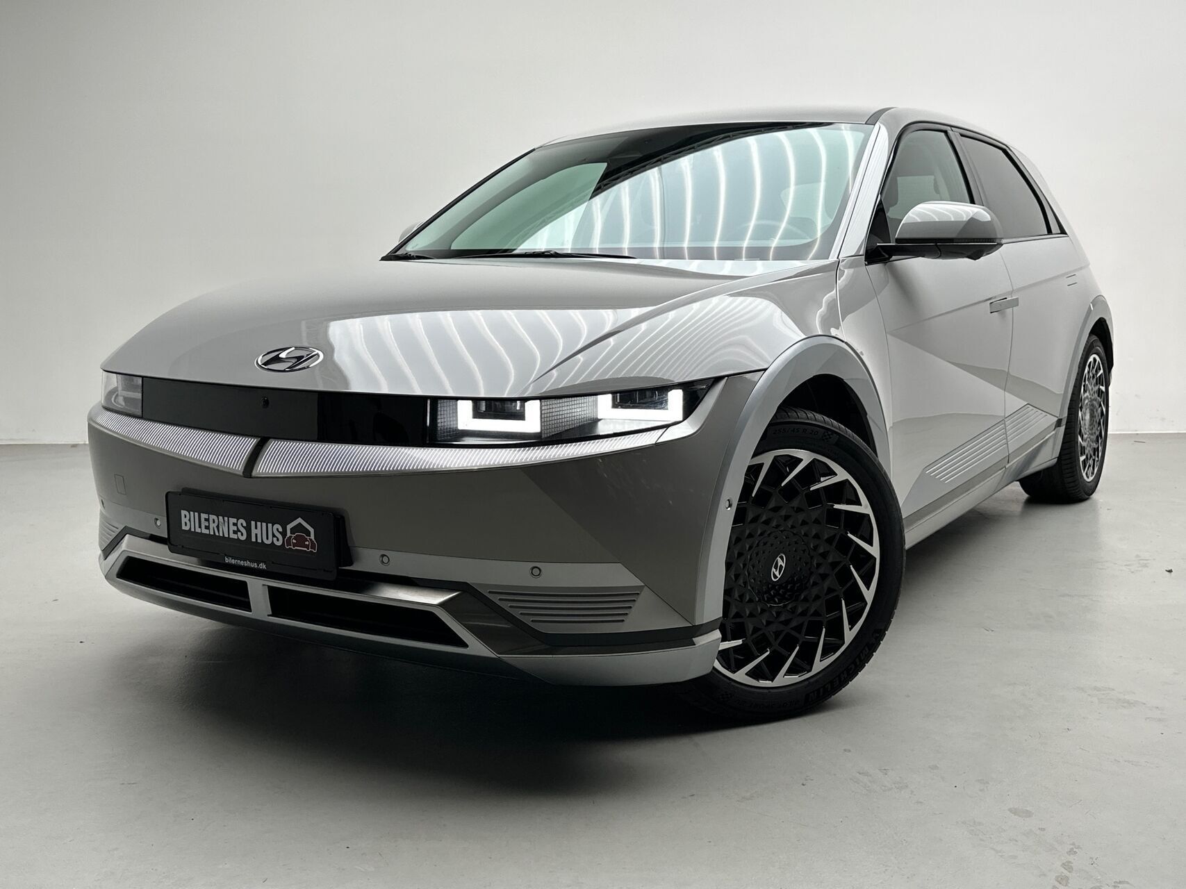 Grå Hyundai Ioniq 5 fra 2022