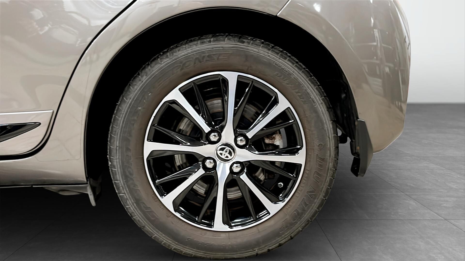 Bronze Toyota Yaris fra 2019