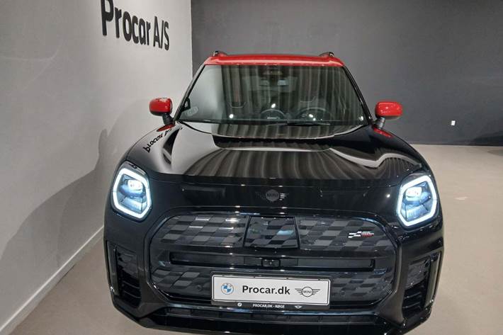 Sort Mini Countryman SE fra 2025 set udefra