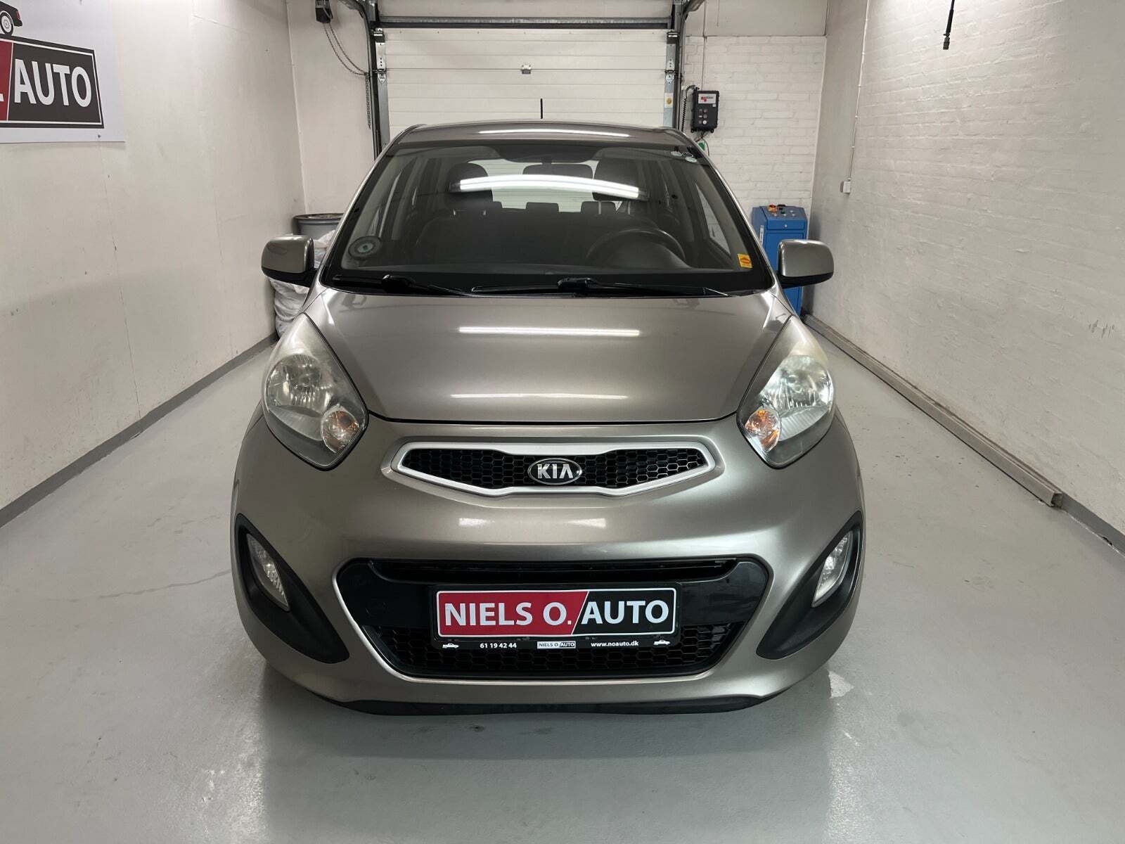 Grå Kia Picanto fra 2013