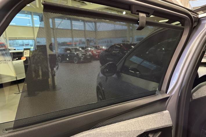 Grå Peugeot e-5008 fra 2024