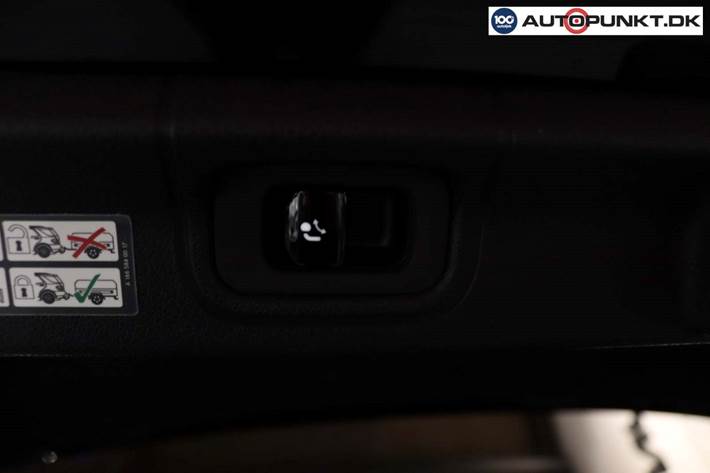 Sort Mercedes EQE350 fra 2023