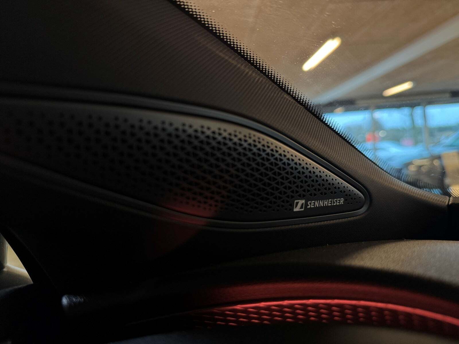 Blå Cupra Tavascan fra 2024