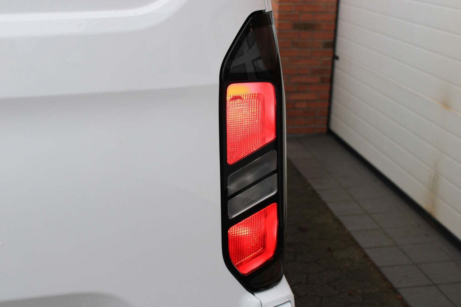 Hvid Ford Transit Custom 320S fra 2025