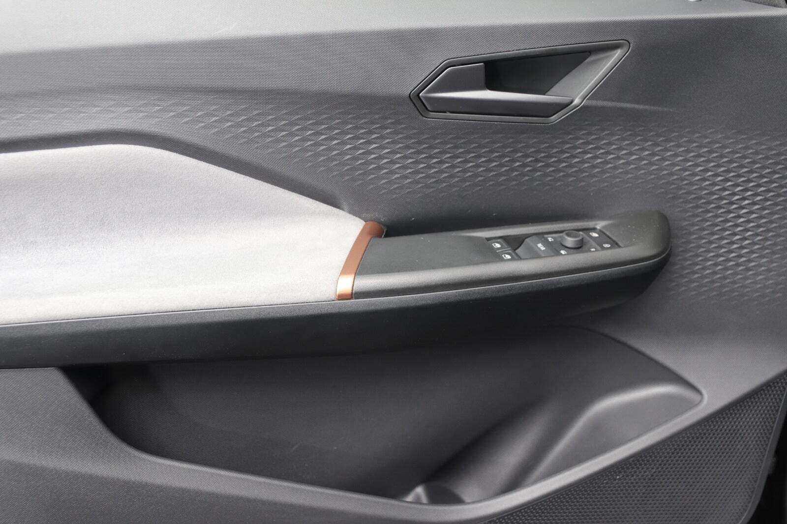 Grå Cupra Born fra 2023