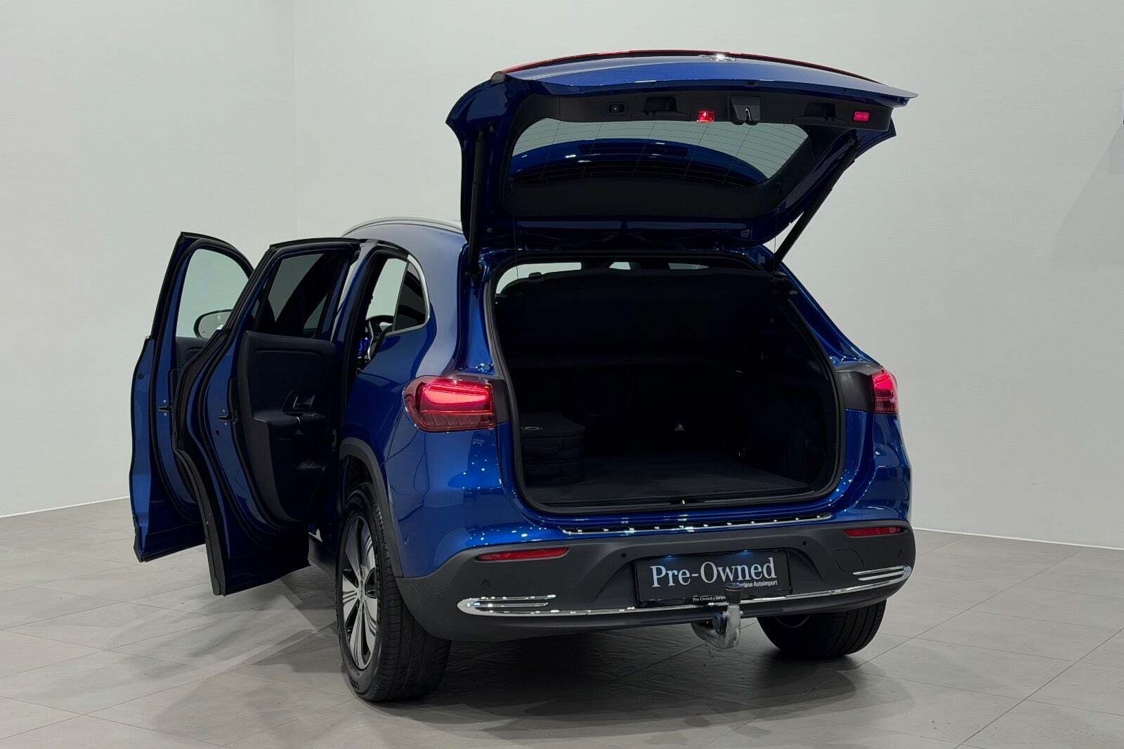 Blå Mercedes EQA300 fra 2025