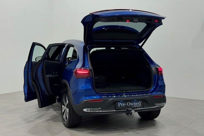 Blå Mercedes EQA300 fra 2025