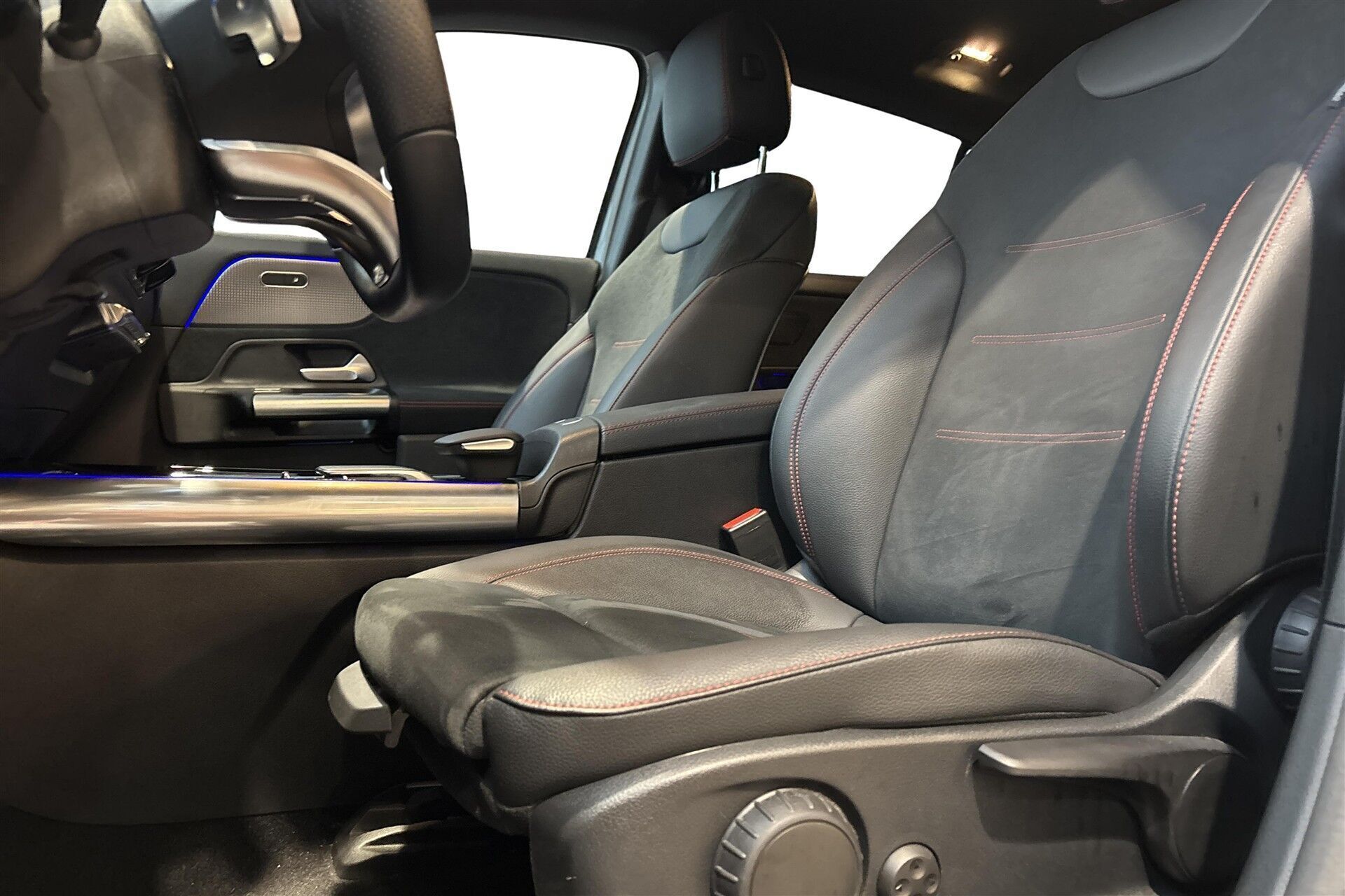 Grå Mercedes EQA 250+ fra 2023