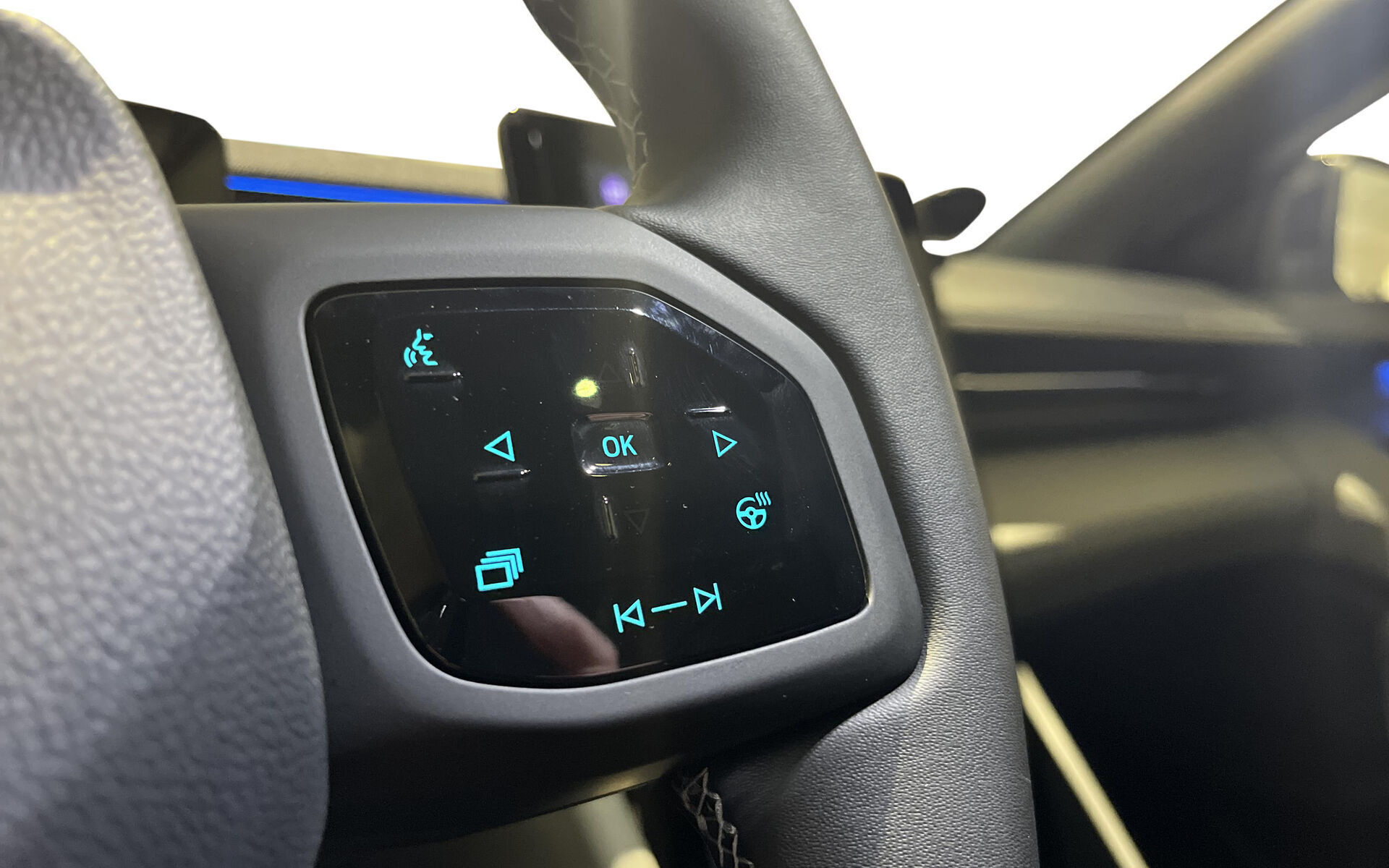 Sort Ford Explorer fra 2025