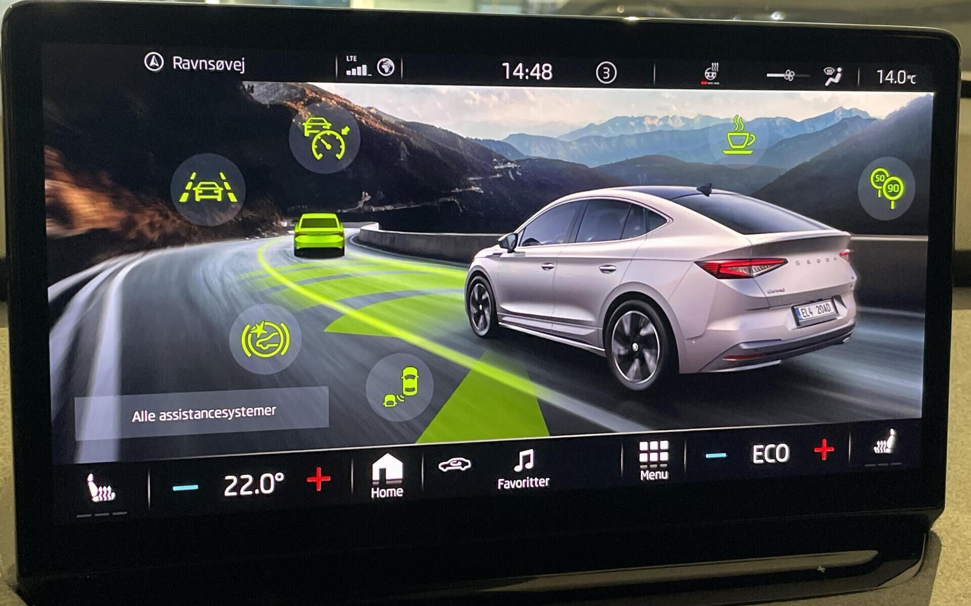 Hvid Skoda Enyaq fra 2023