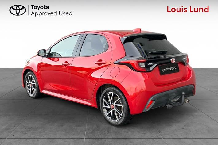 Rød Toyota Yaris fra 2022