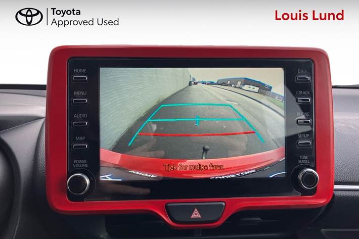 Rød Toyota Yaris fra 2022