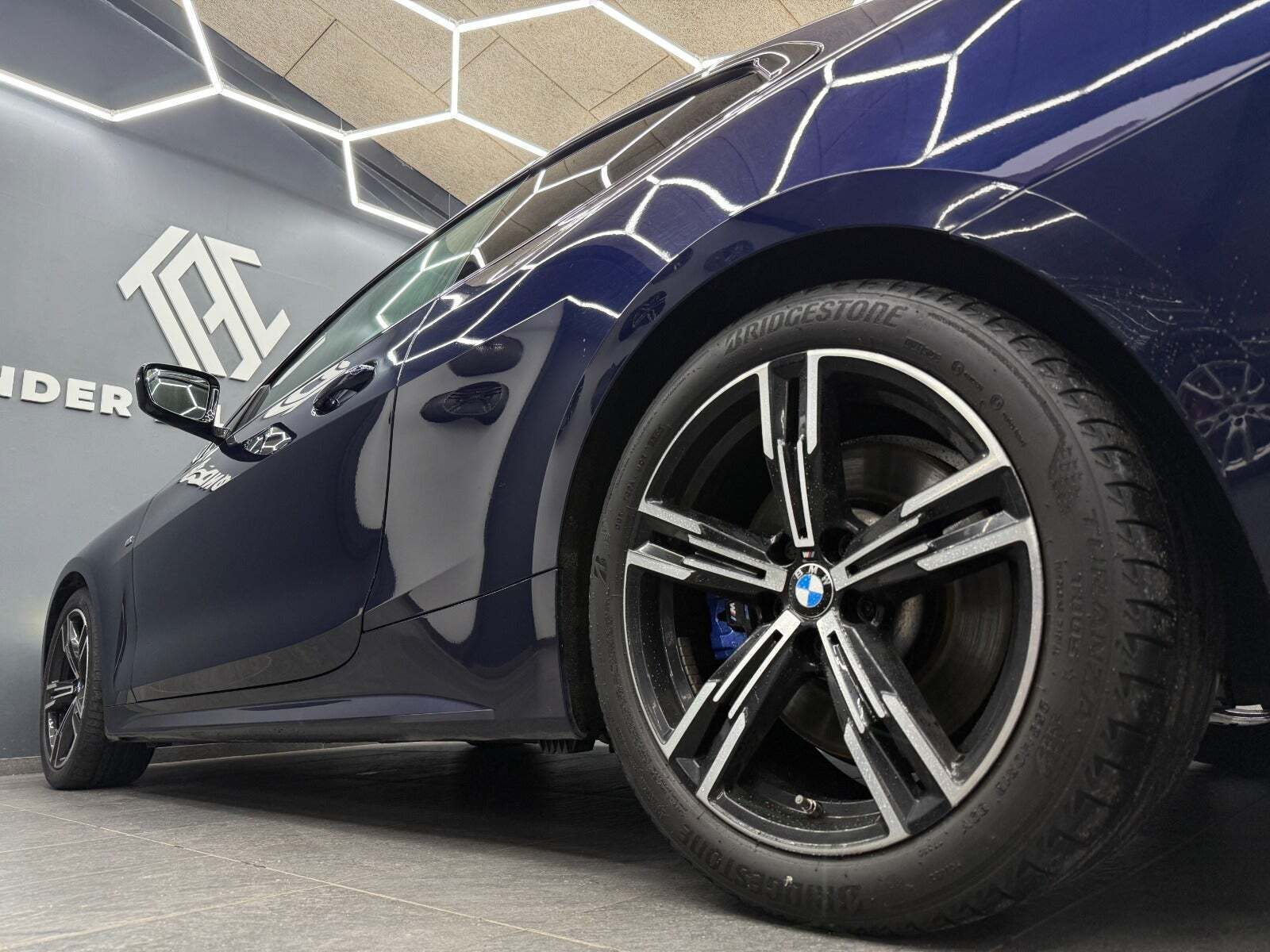 Blå BMW 430i fra 2021