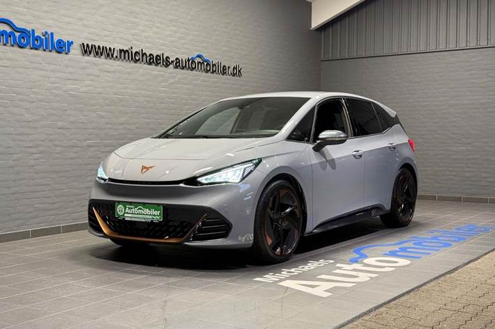 Grå Cupra Born fra 2023 set udefra