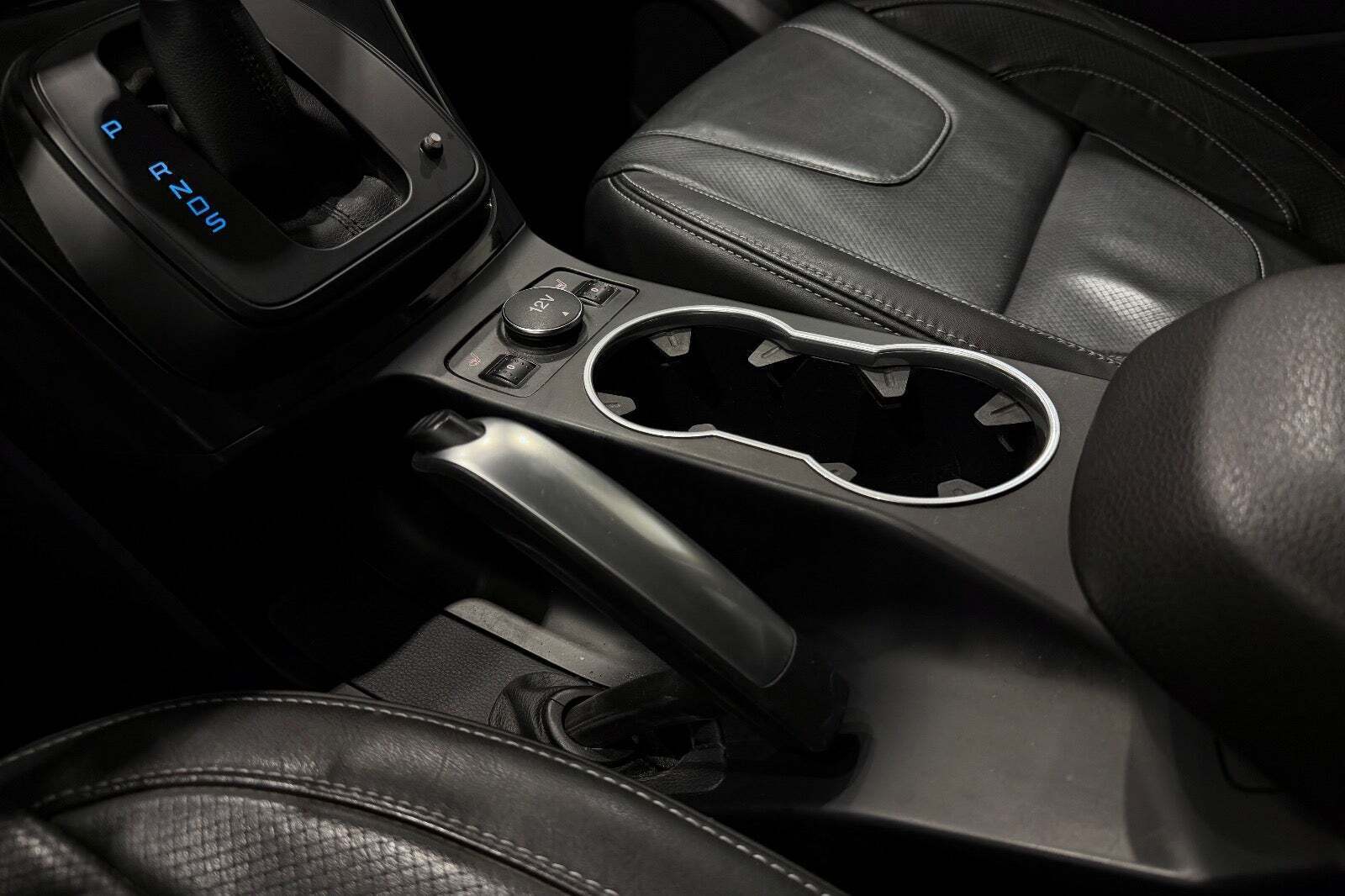 Grå Ford Kuga fra 2015