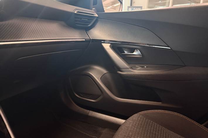 Sort Peugeot e-2008 fra 2025