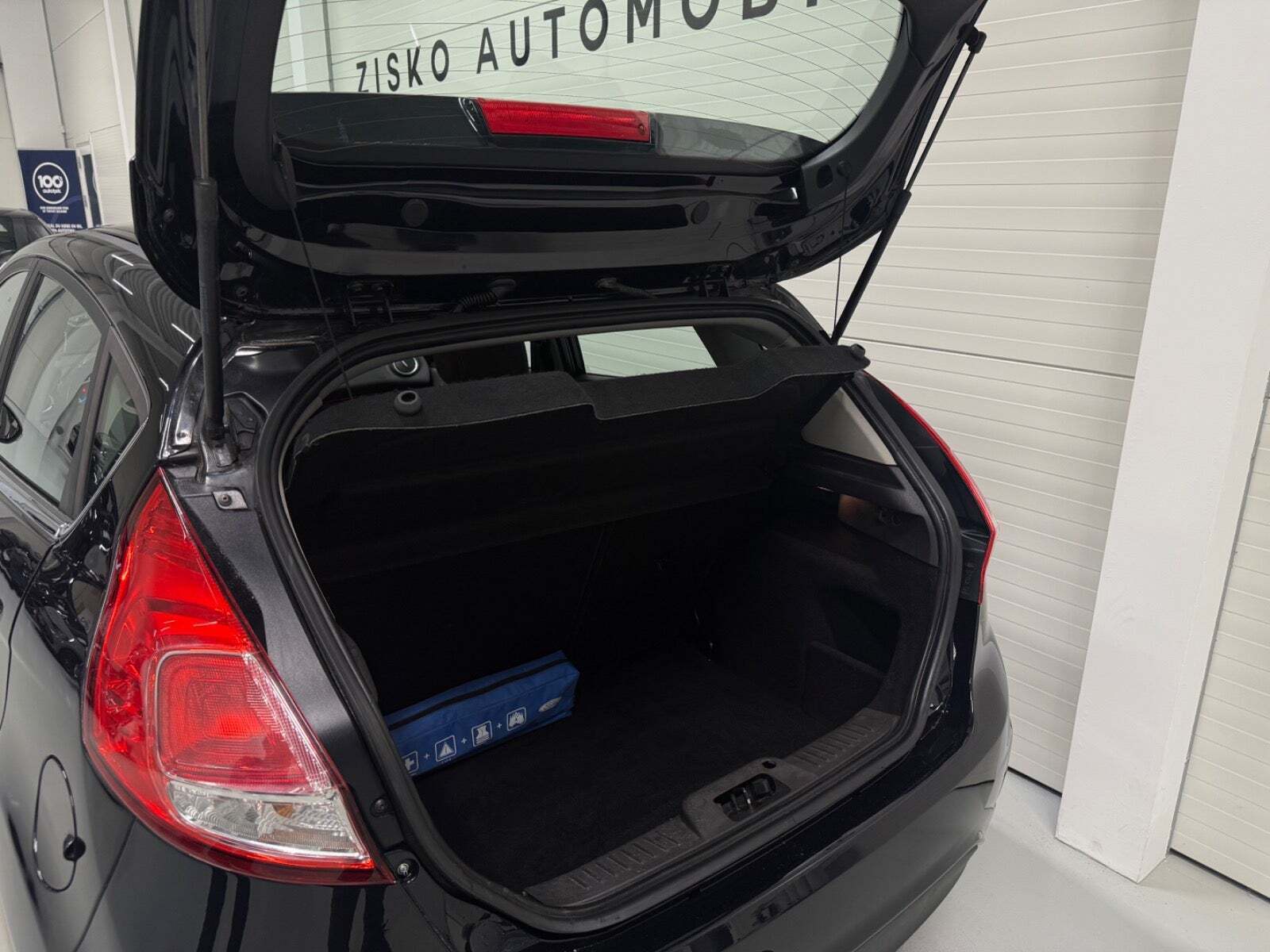 Sort Ford Fiesta fra 2015