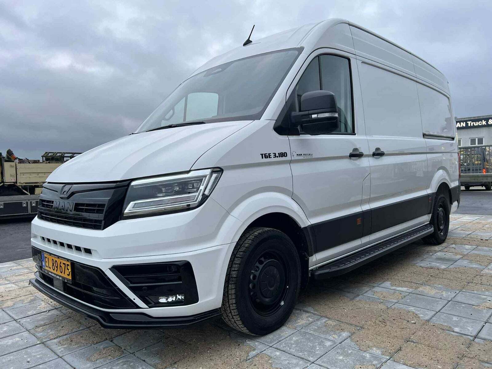 MAN TGE 2,0 3.180 Kassevogn L3H3 aut. FWD