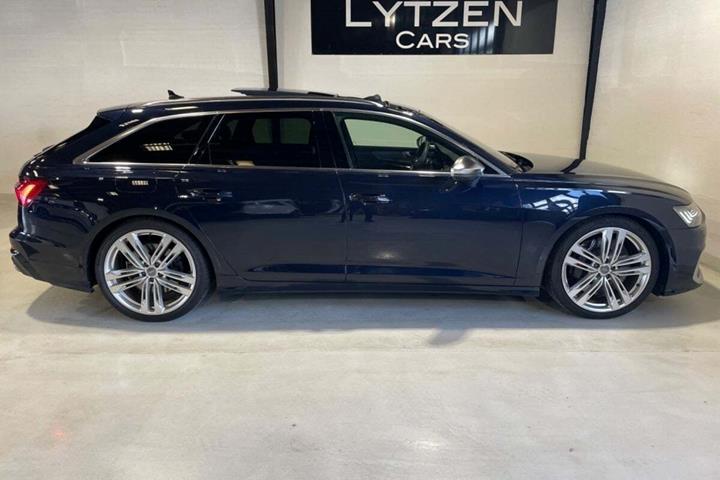 Blå Audi S6 fra 2019