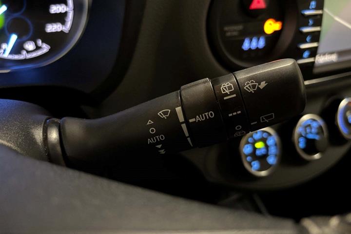 Grå Toyota Yaris fra 2017