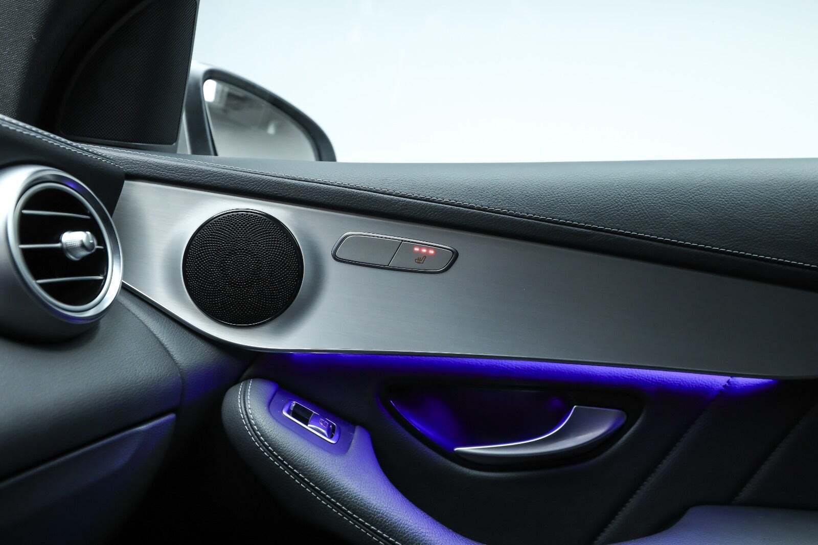 Sølv Mercedes GLC300 de fra 2022