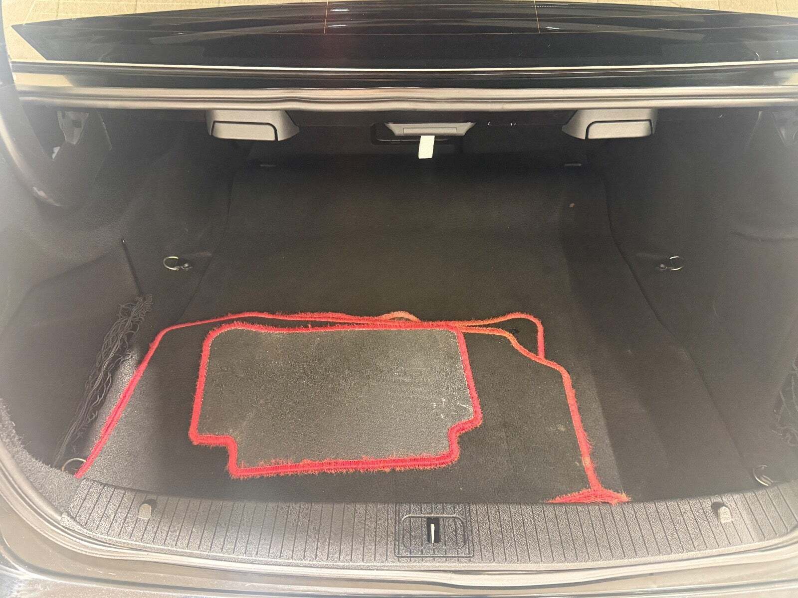 Sort Mercedes E220 fra 2009