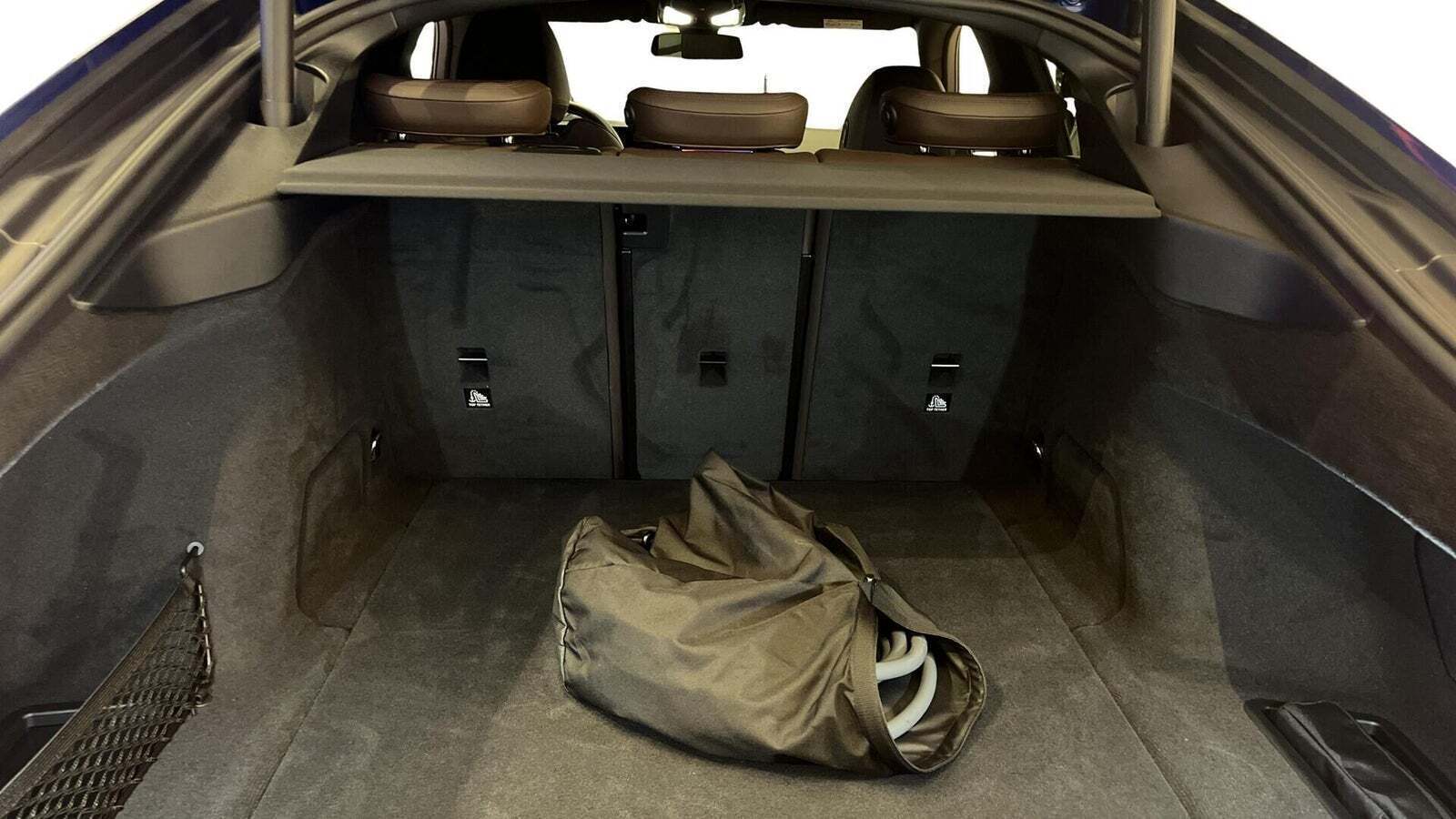 Blå BMW i4 fra 2025