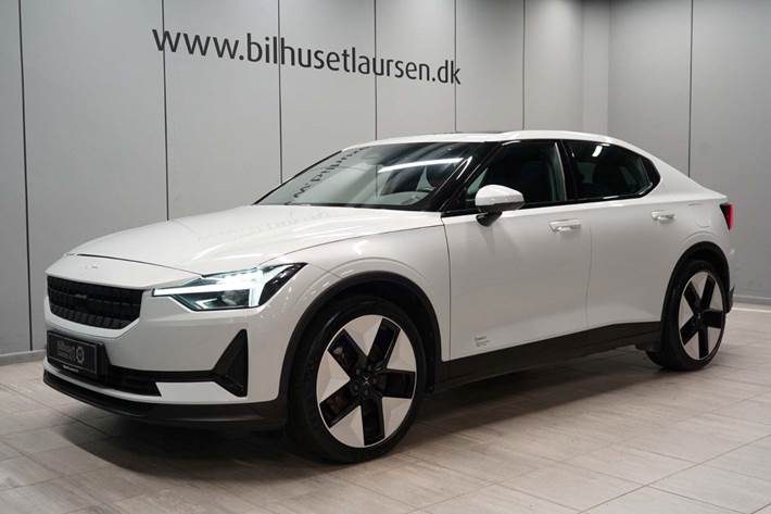 Hvid Polestar 2 fra 2023 set udefra