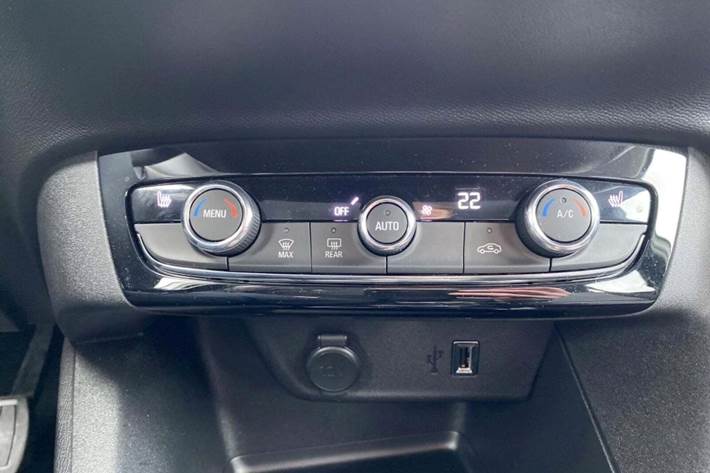 Hvid Opel Corsa-e fra 2022