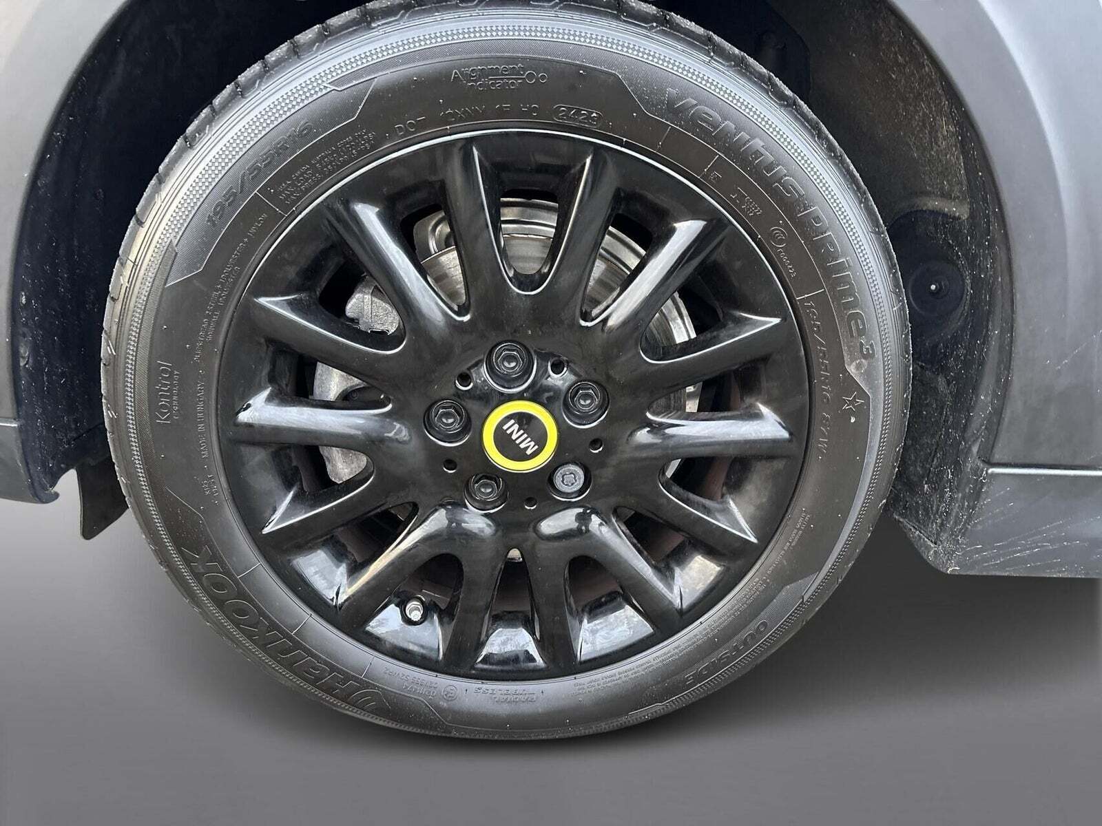 Hvid Mini Cooper SE fra 2023