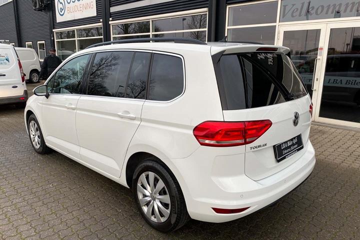 Hvid VW Touran fra 2020