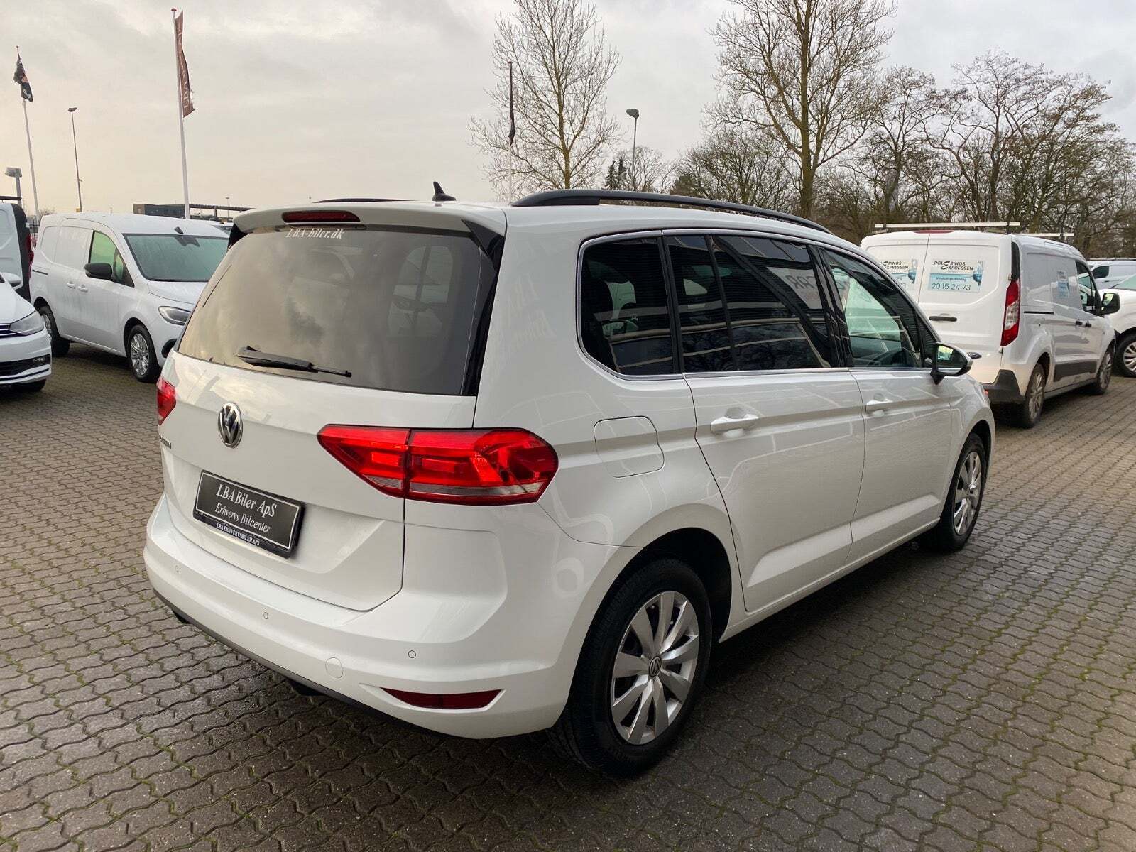 Hvid VW Touran fra 2020