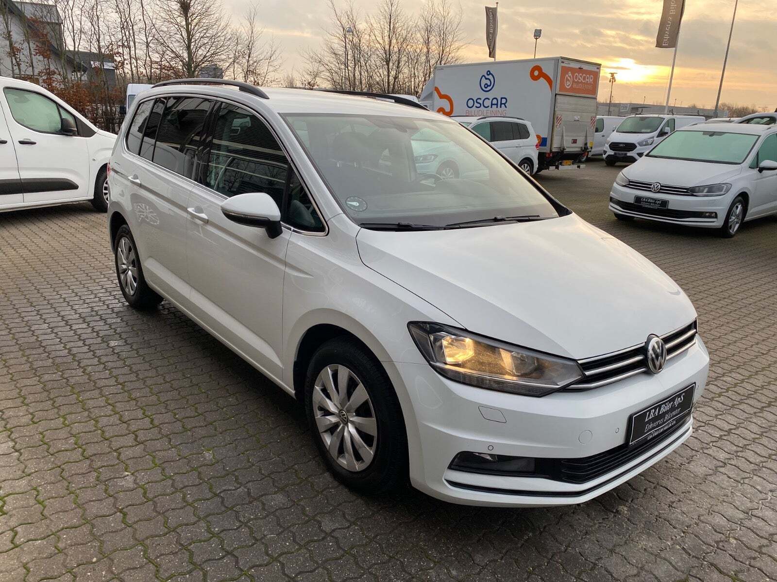 Hvid VW Touran fra 2020
