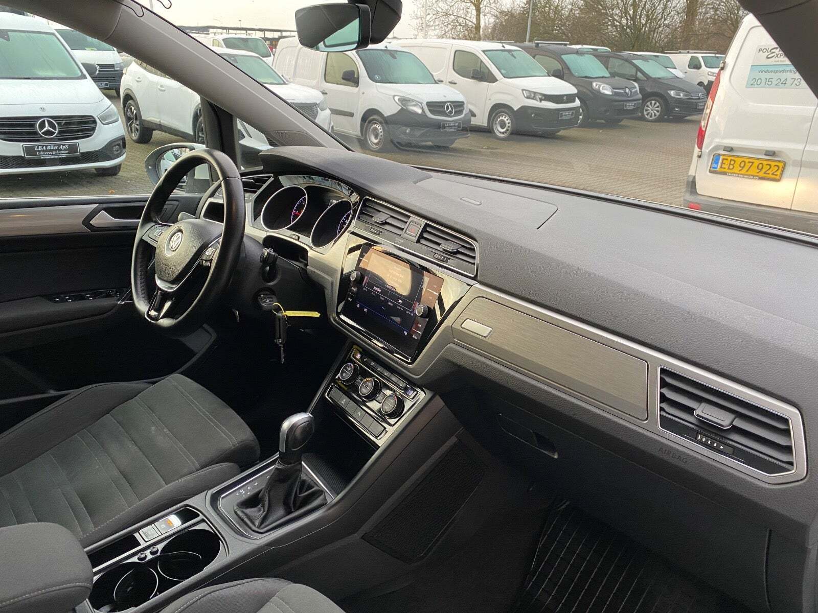 Hvid VW Touran fra 2020