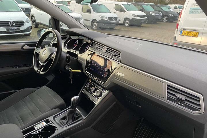 Hvid VW Touran fra 2020