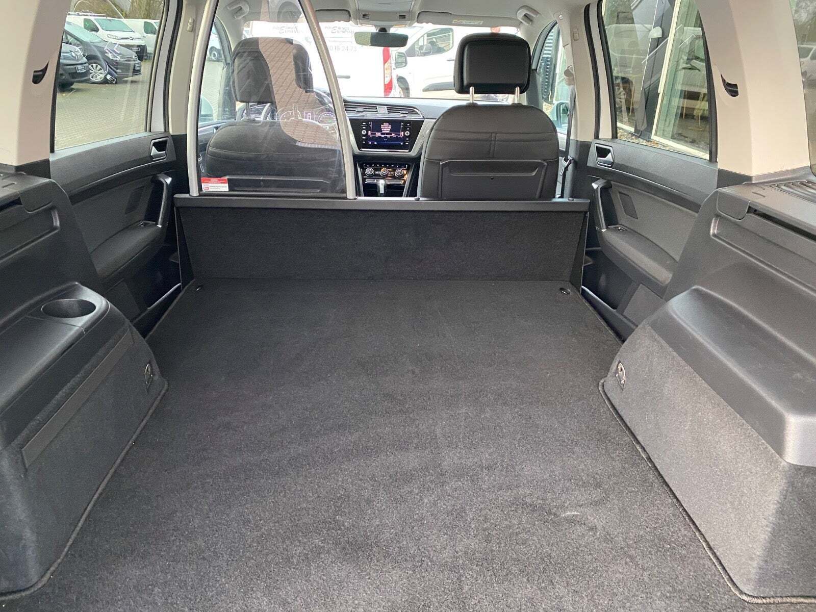 Hvid VW Touran fra 2020