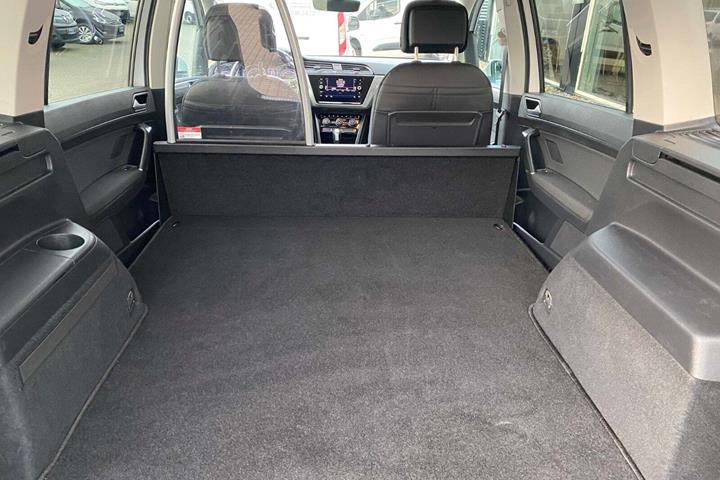 Hvid VW Touran fra 2020
