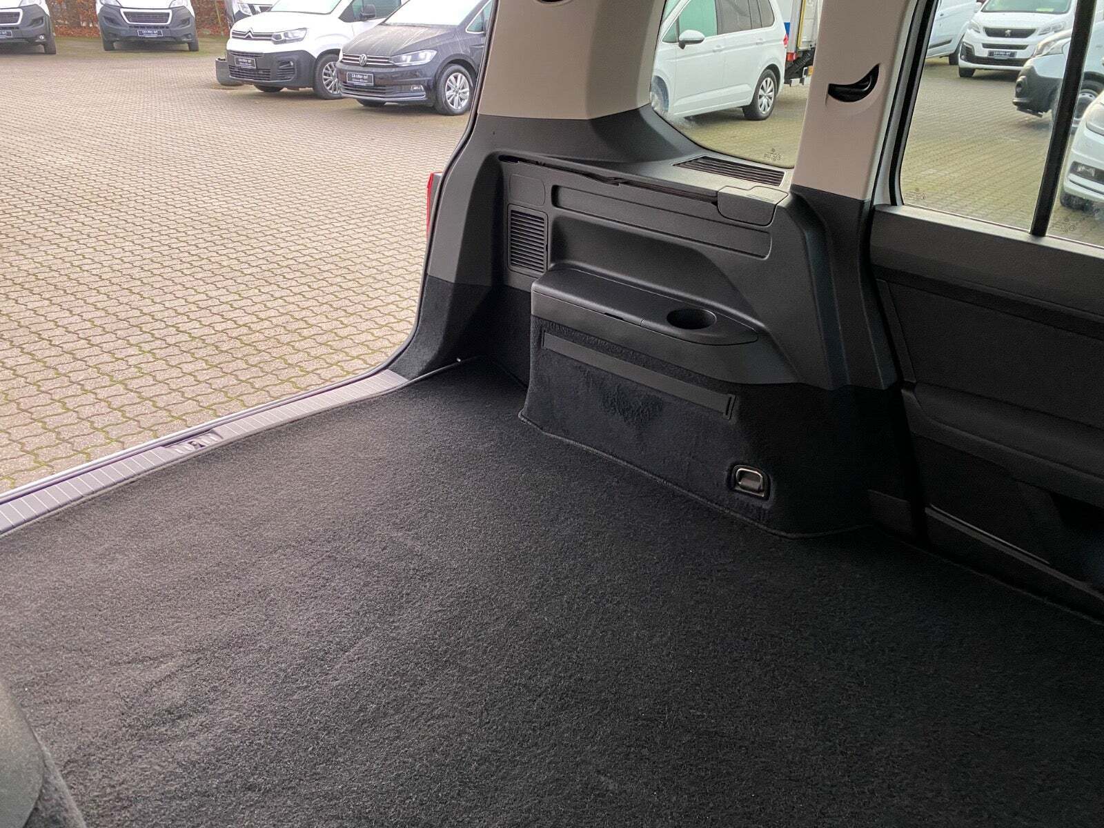 Hvid VW Touran fra 2020