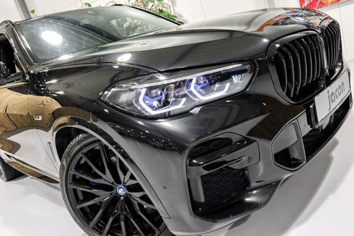 Sort BMW X5 fra 2023