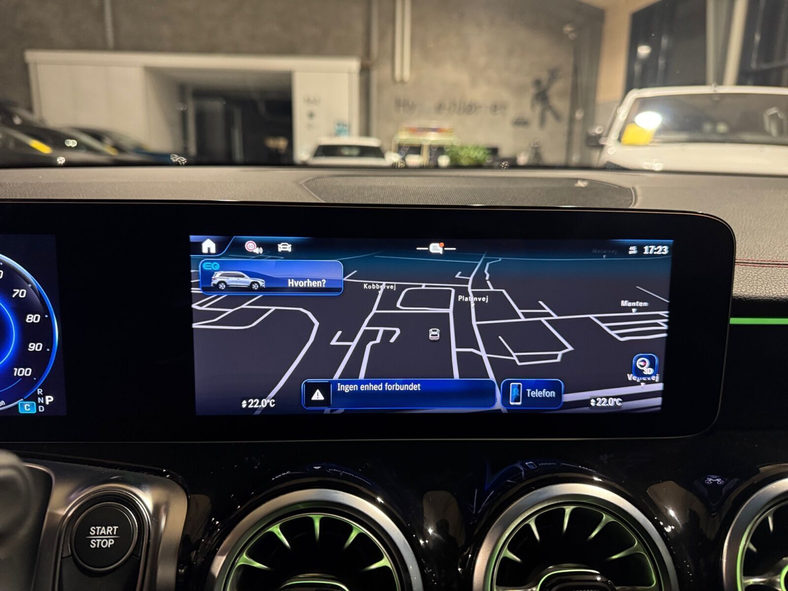 Grå Mercedes EQB250+ fra 2024