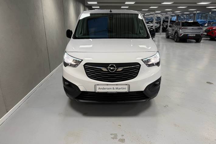Hvid Opel Combo-e fra 2023