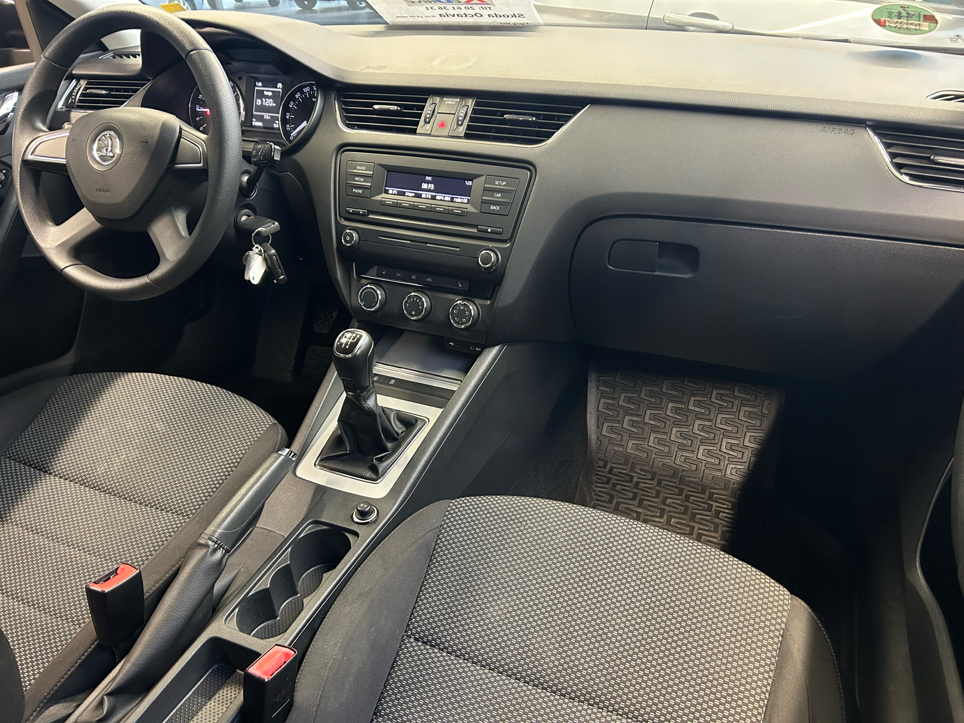 Sort Skoda Octavia fra 2014