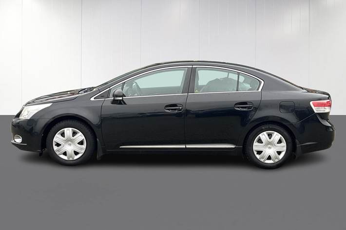Sølv Toyota Avensis fra 2011