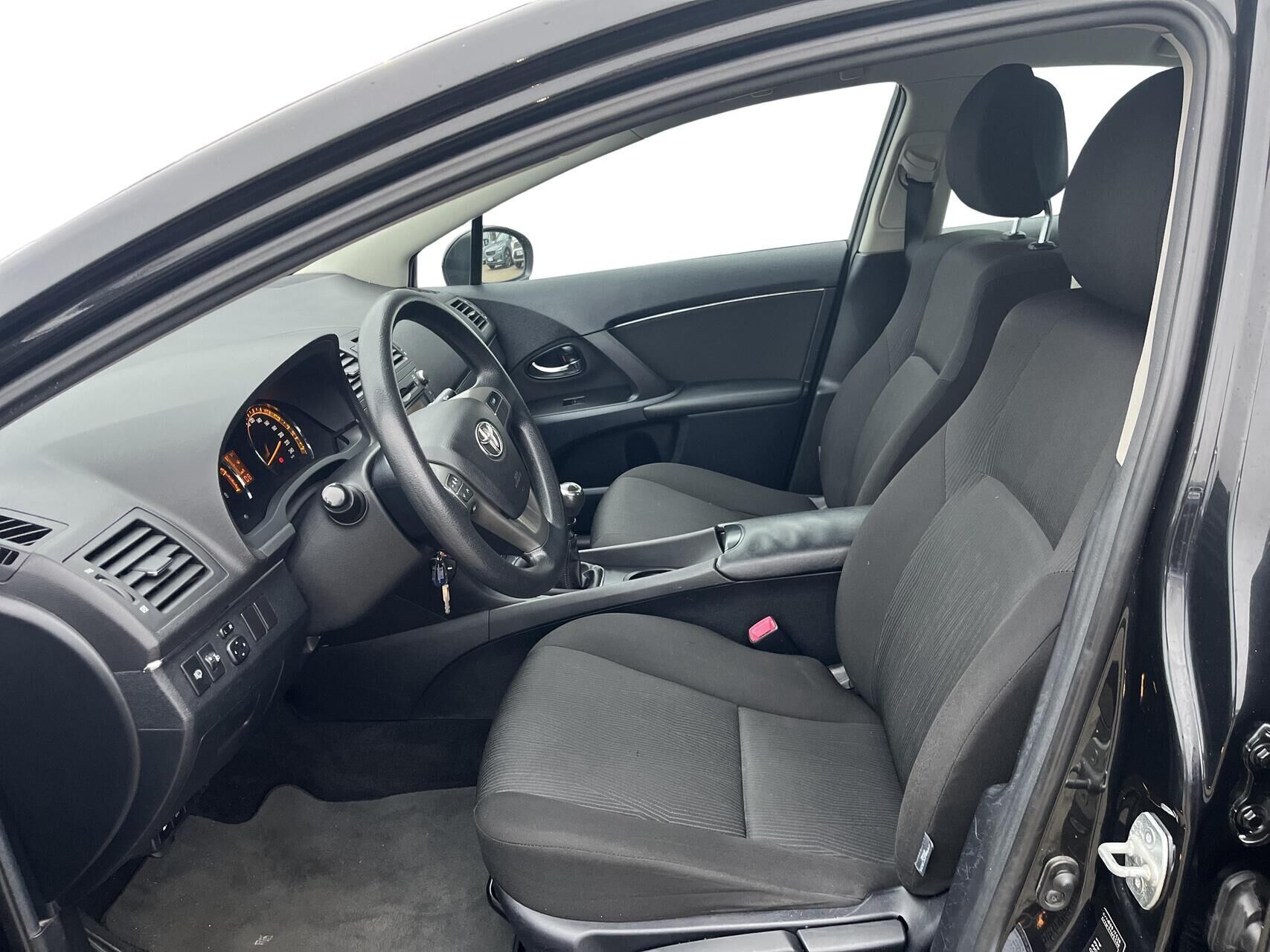 Toyota Avensis 1,6 VVT-I T2 132HK 6g