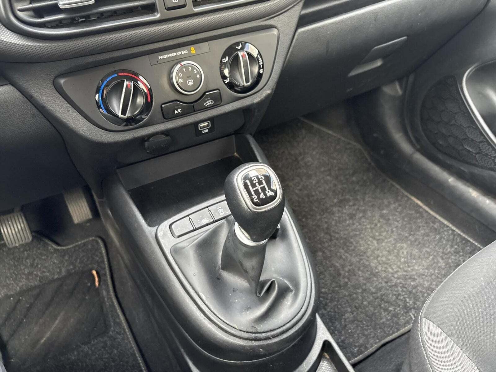 Hvid Hyundai i10 fra 2022