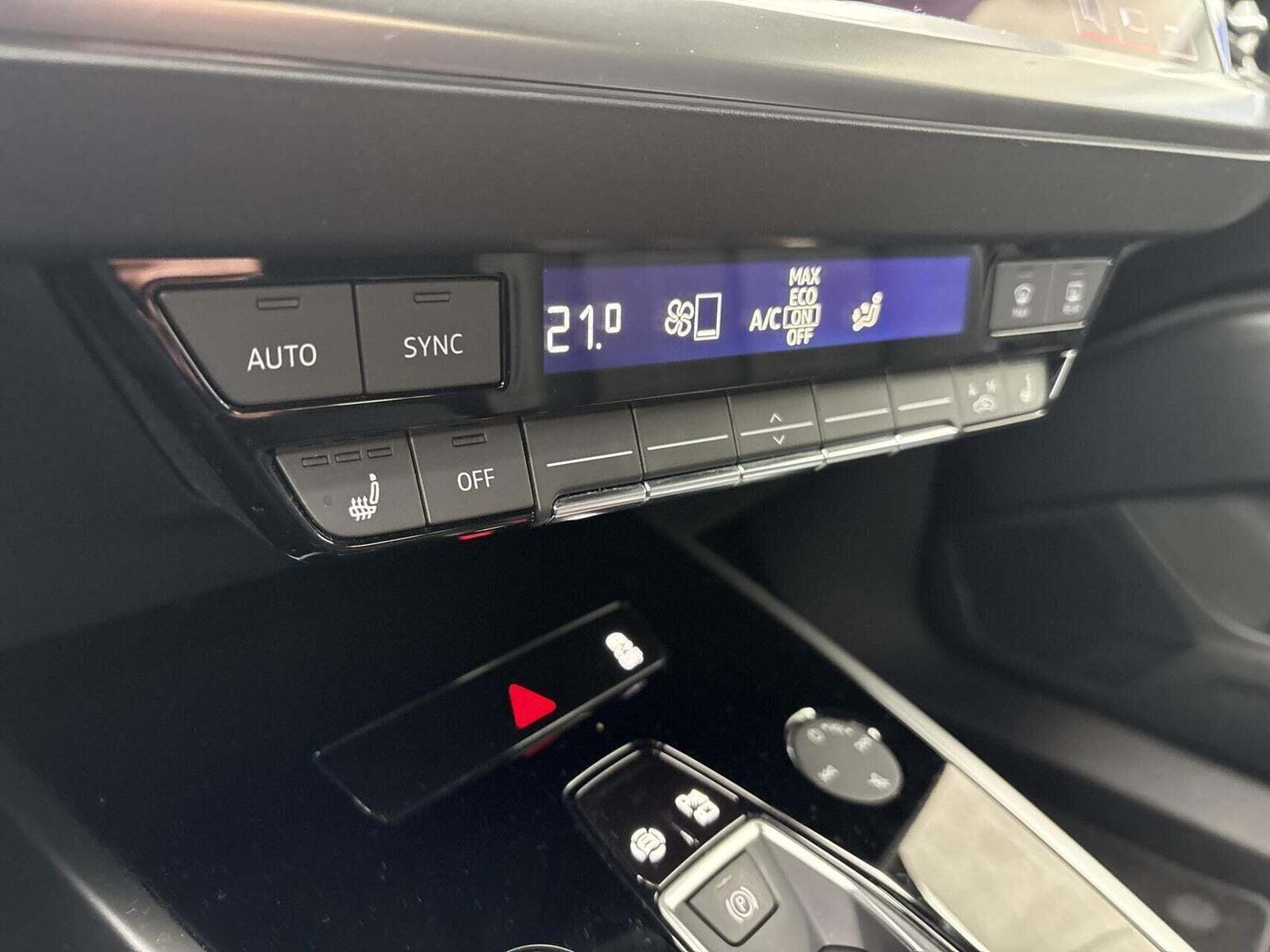 Grå Audi Q4 e-tron fra 2023