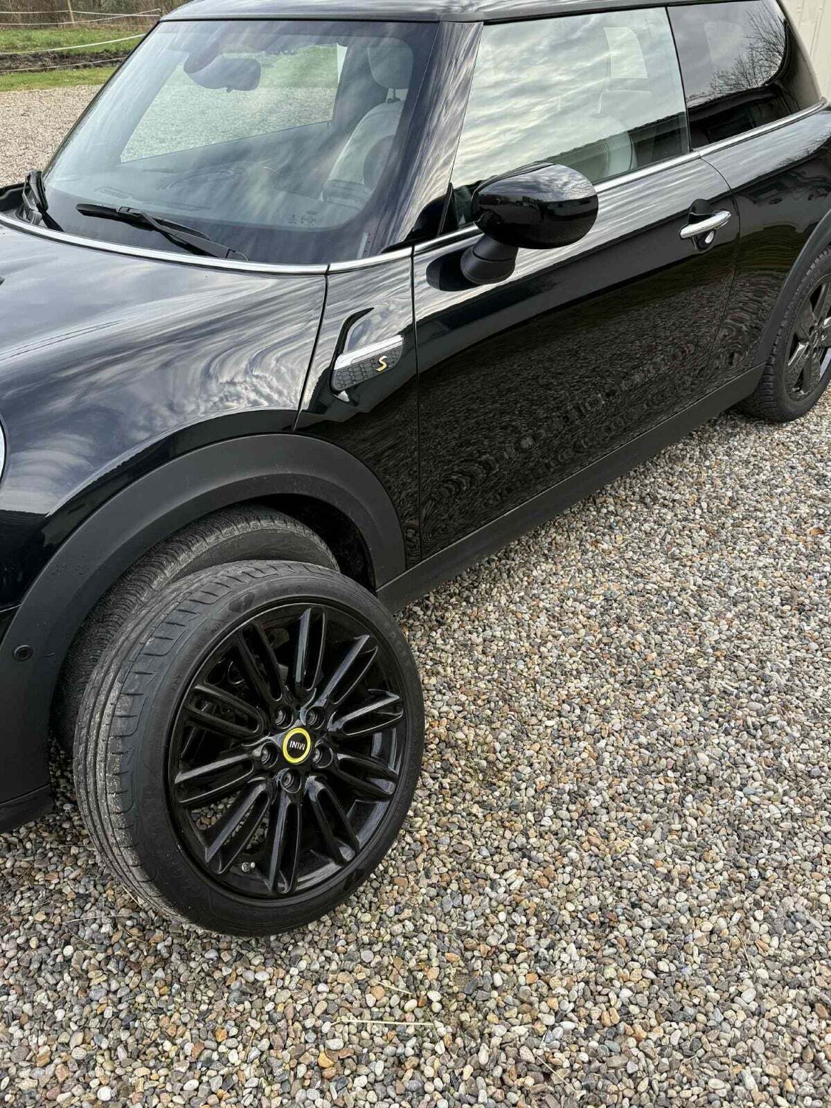 Hvid Mini Cooper SE fra 2022