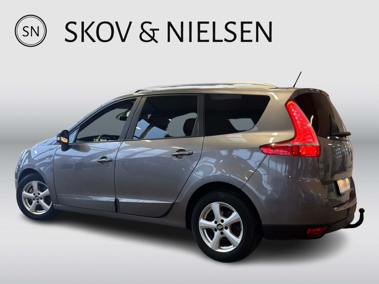 Grå Renault Grand Scenic III fra 2015
