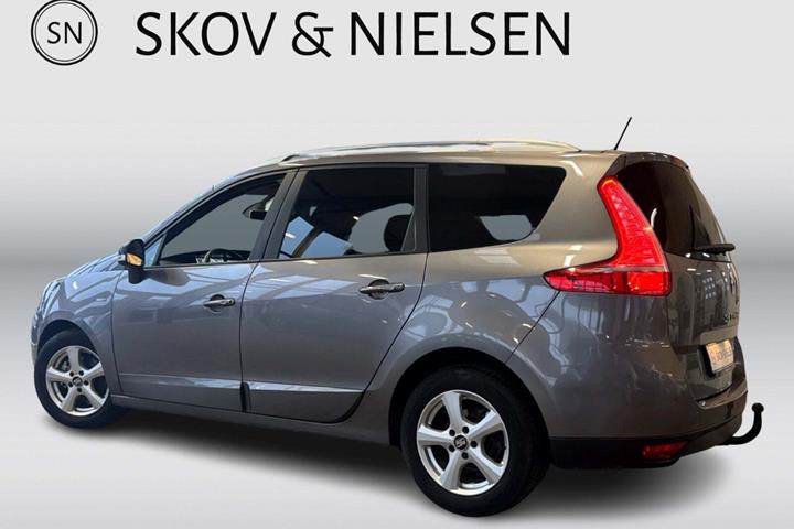 Grå Renault Grand Scenic III fra 2015