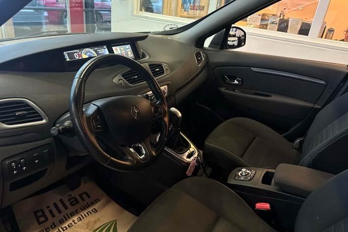 Grå Renault Grand Scenic III fra 2015